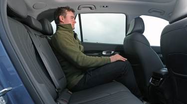 Пространство в салоне Geely Starray